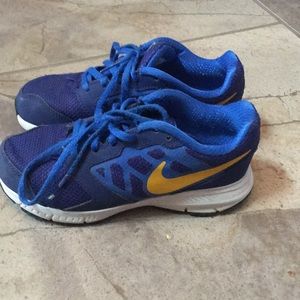 Nike boys tennis shoes. Size 13